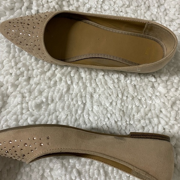 Gap Neutral Flats with Rhinestones, 8 - Picture 6 of 9